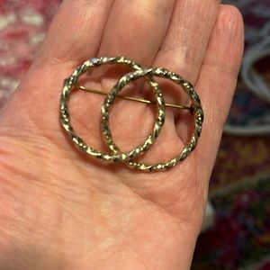 Vintage Brooch Pin Joined Circle Wreath